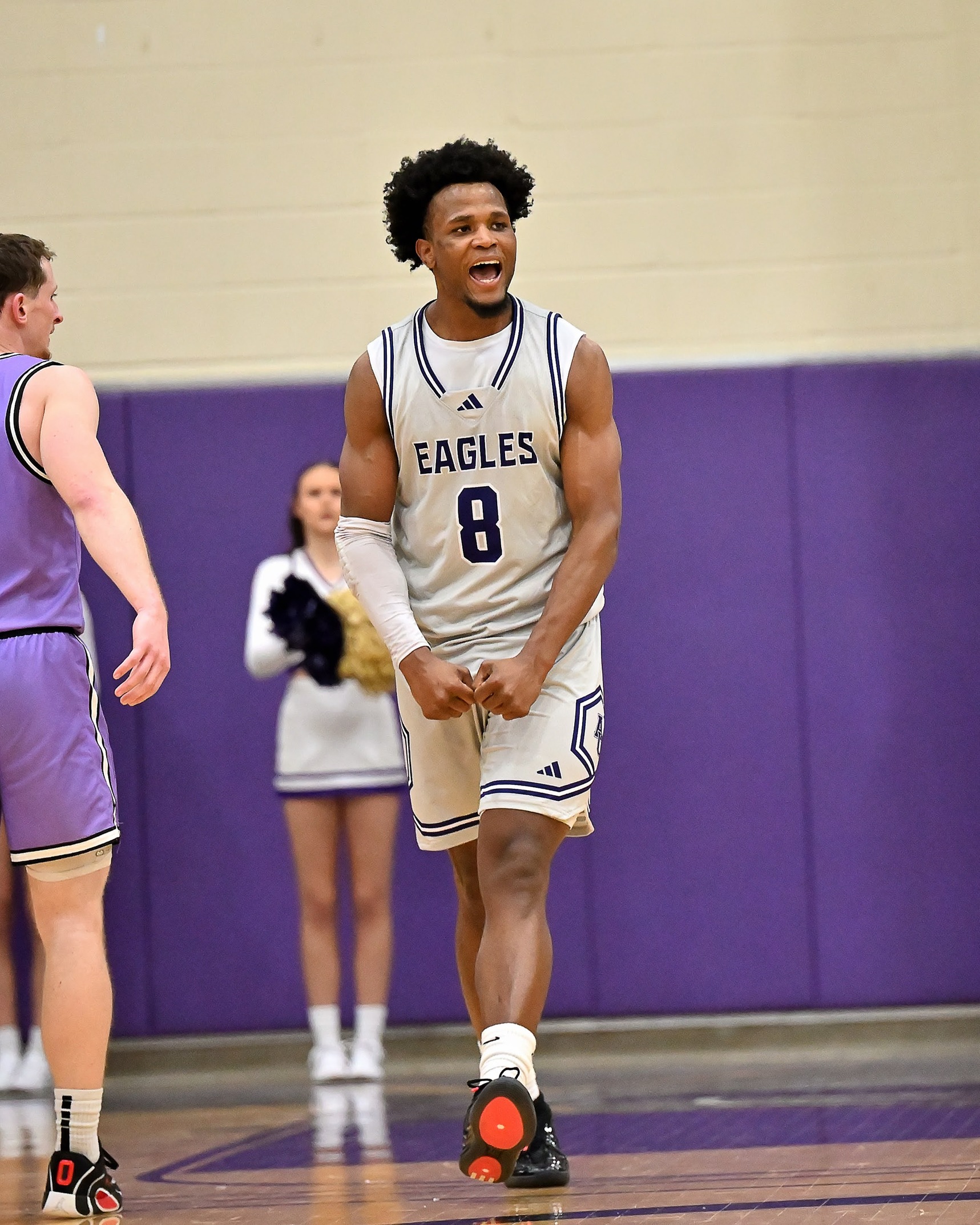 SIX DOUBLE-DIGIT SCORERS LEAD MEN&rsquo;S BASKETBALL TO WIN AT OTTAWA