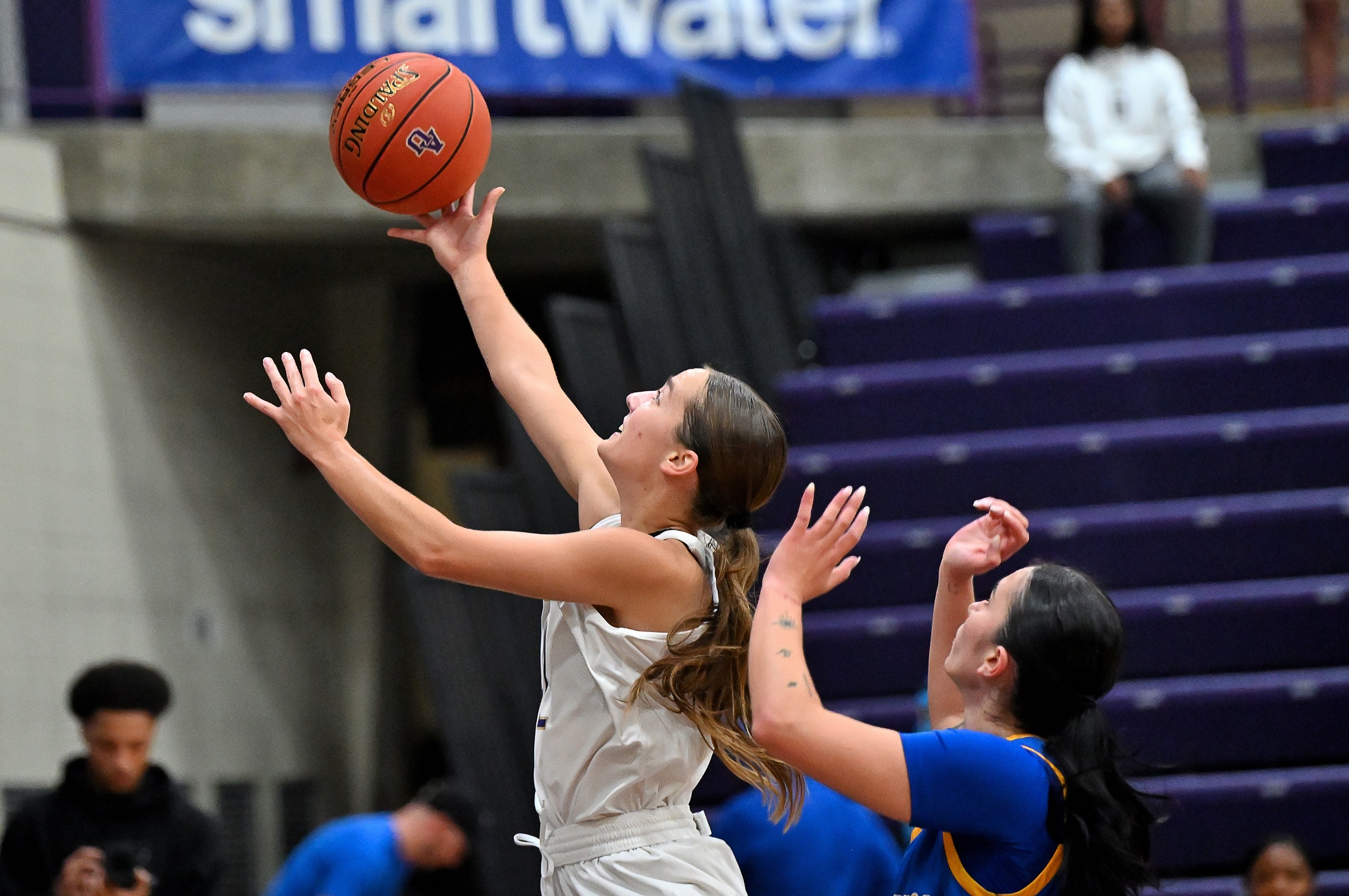 WRIGHT&rsquo;S CAREER HIGH 38 HELPS WOMEN&rsquo;S BASKETBALL TO CLOSE WIN AT YORK