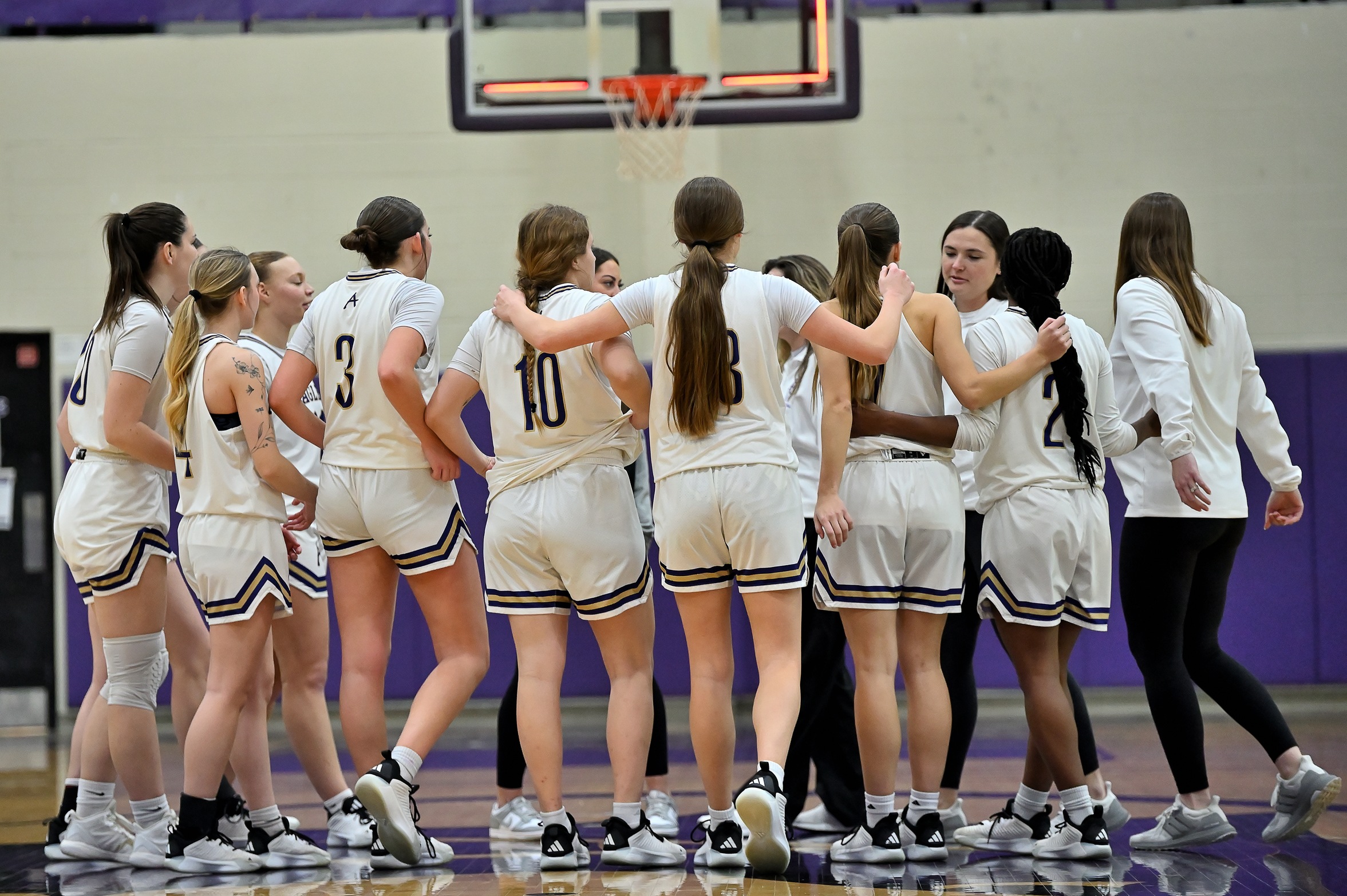 FIVE-GAME WOMEN&rsquo;S BASKETBALL WINNING STREAK SNAPPED AT NO. 20 FRIENDS