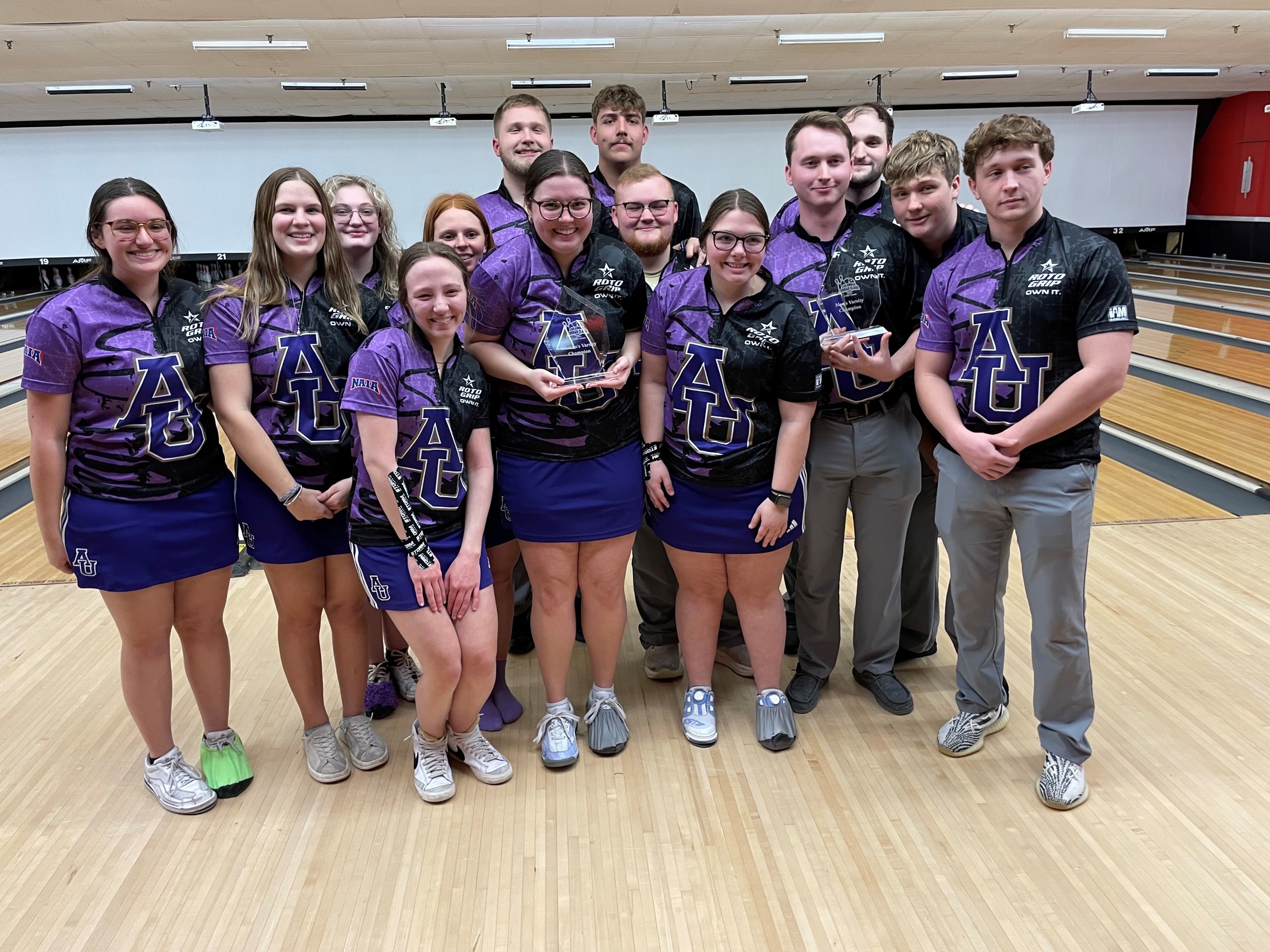 AVILA BOWLING FINISHES AT THE TOP OF THE COLUMBIA COUGAR CLASH